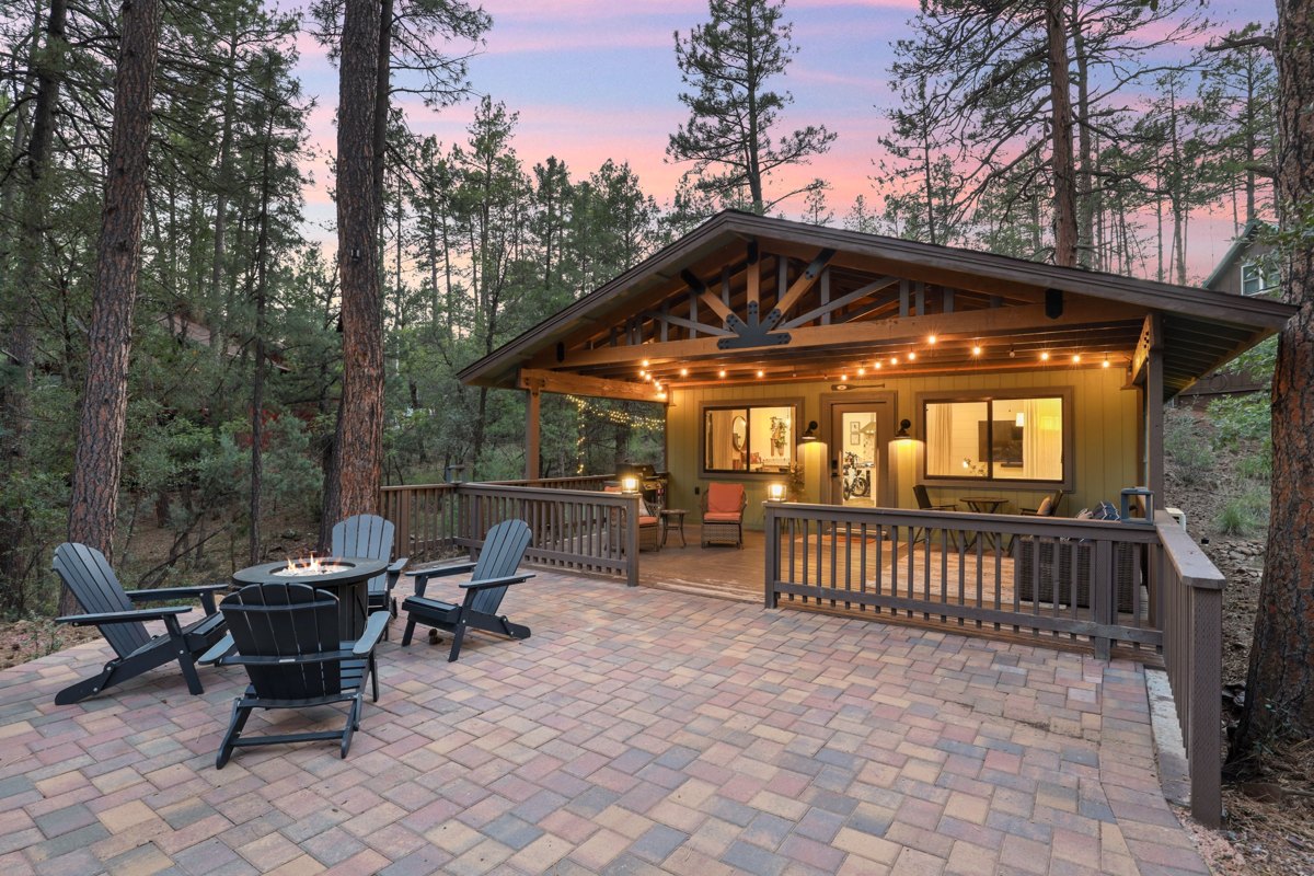 Serenity Pines Hideaway’s warm covered deck and patio at sunset.